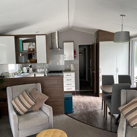 6 Berth Comfy Homely Caravan, Dog Friendly Belton with Browston 외부 사진
