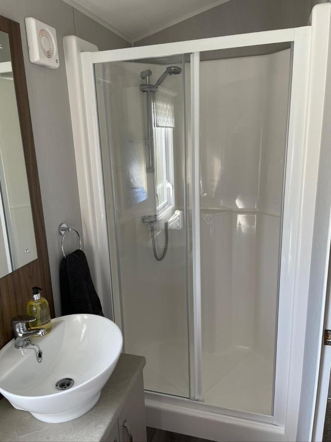 6 Berth Comfy Homely Caravan, Dog Friendly Belton with Browston 외부 사진