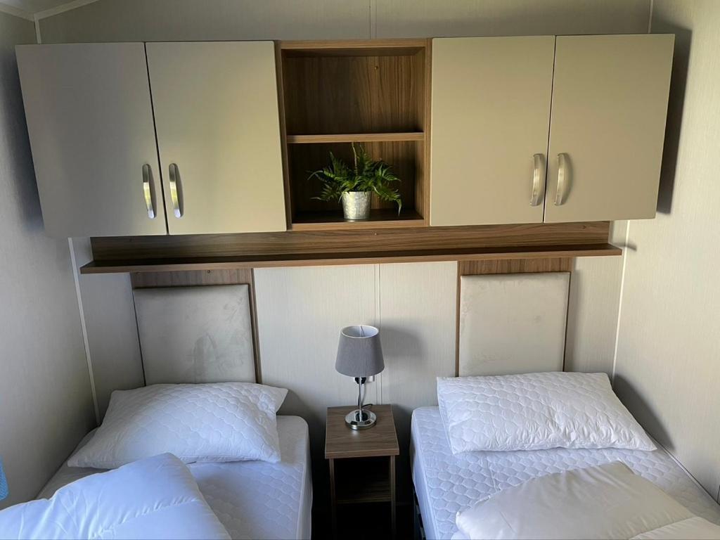 6 Berth Comfy Homely Caravan, Dog Friendly Belton with Browston 외부 사진