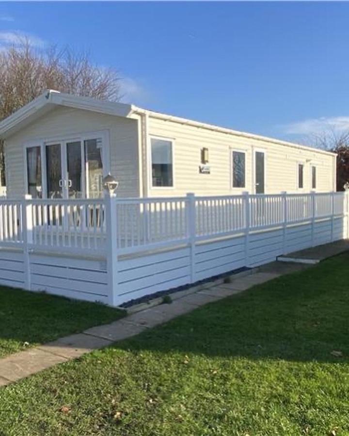 6 Berth Comfy Homely Caravan, Dog Friendly Belton with Browston 외부 사진