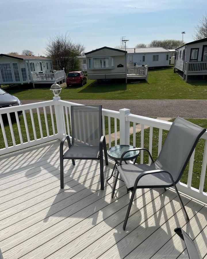 6 Berth Comfy Homely Caravan, Dog Friendly Belton with Browston 외부 사진