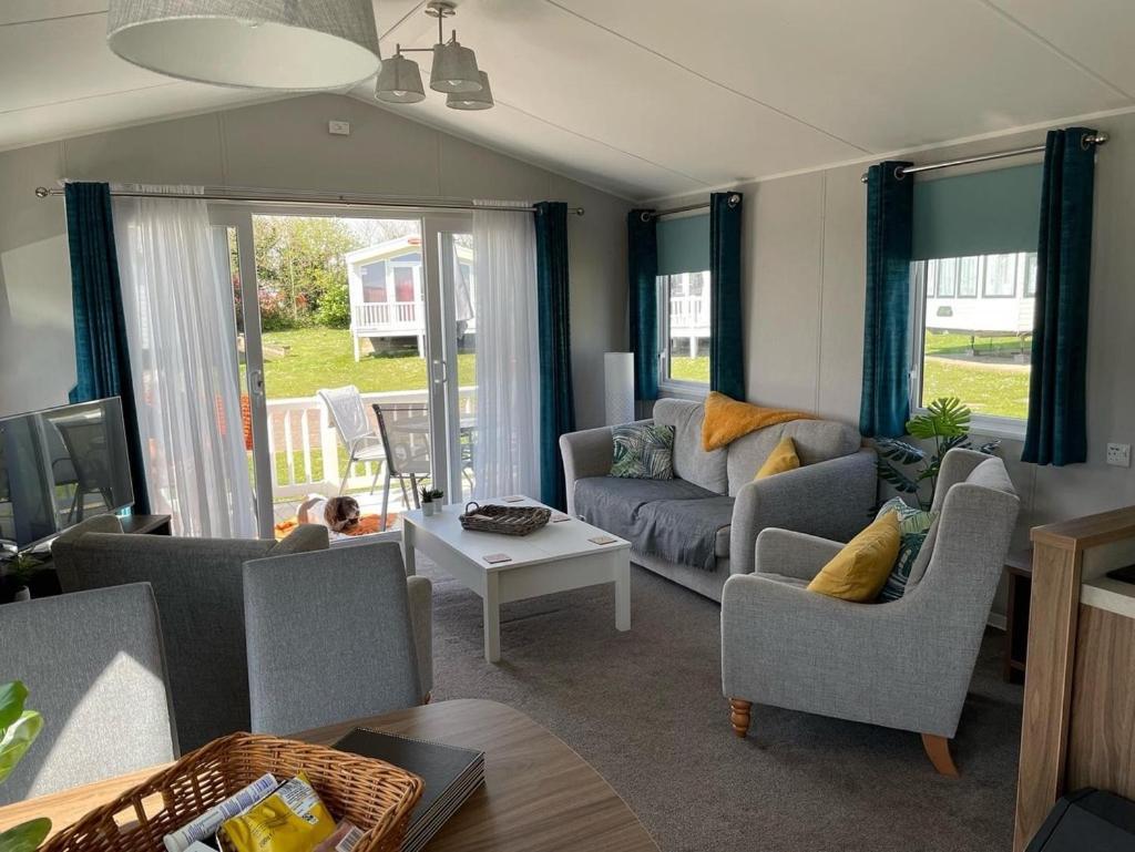 6 Berth Comfy Homely Caravan, Dog Friendly Belton with Browston 외부 사진