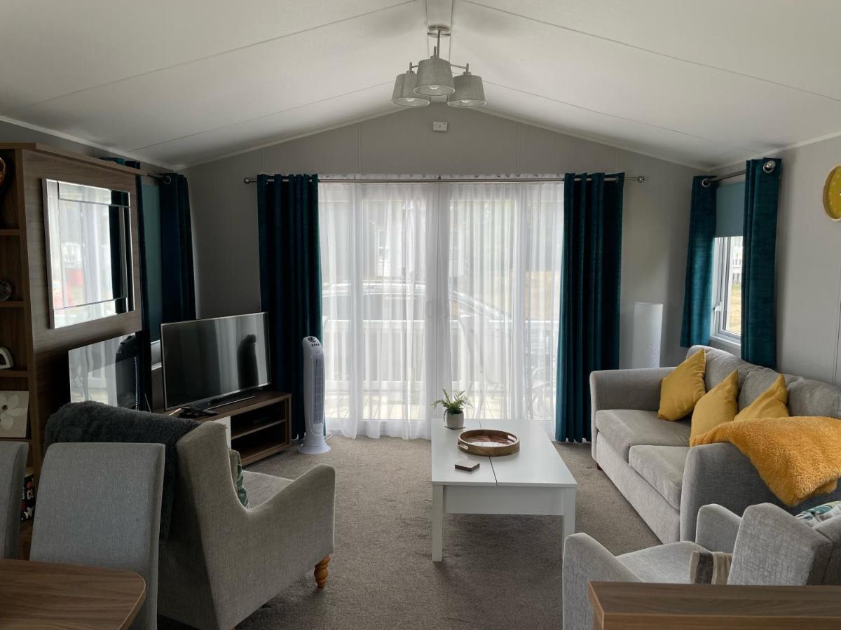 6 Berth Comfy Homely Caravan, Dog Friendly Belton with Browston 외부 사진