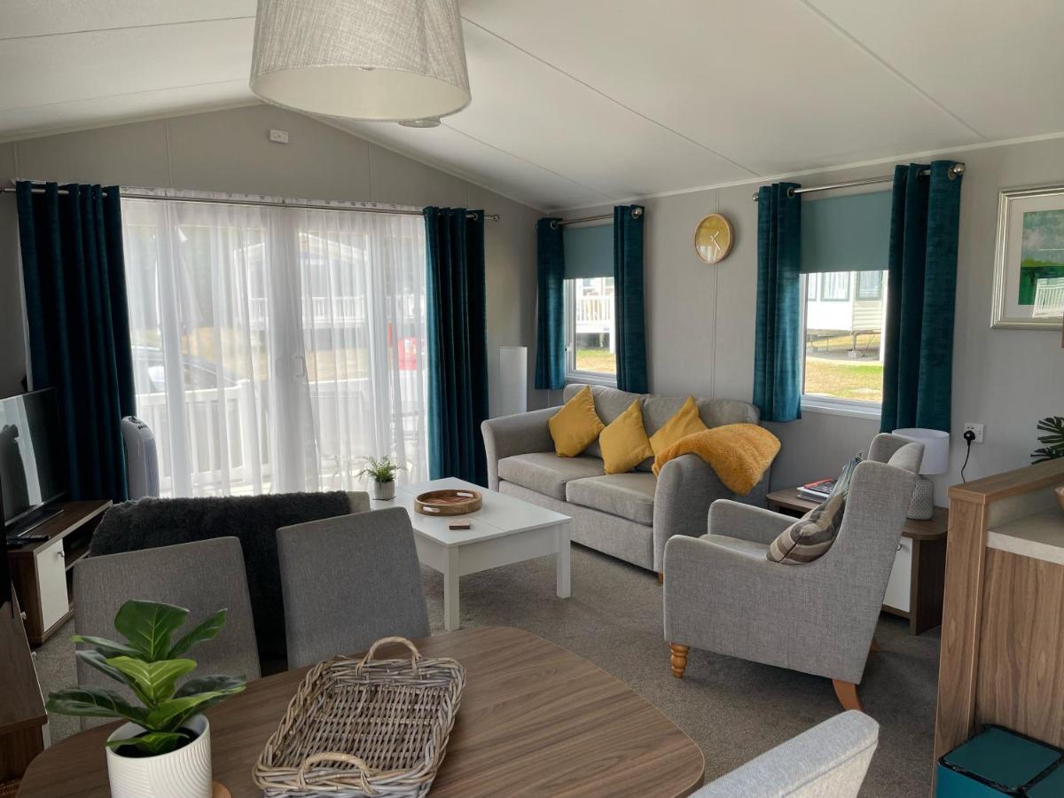6 Berth Comfy Homely Caravan, Dog Friendly Belton with Browston 외부 사진
