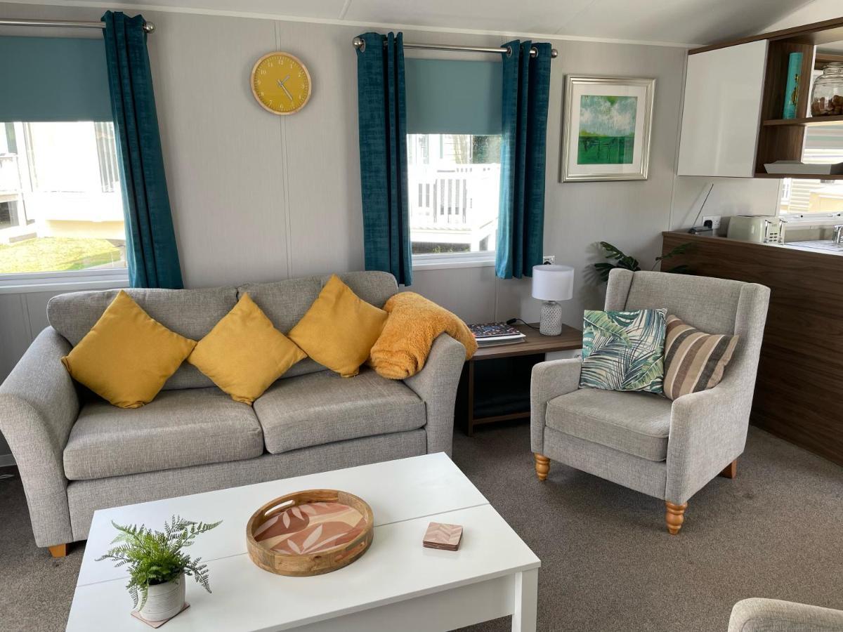 6 Berth Comfy Homely Caravan, Dog Friendly Belton with Browston 외부 사진